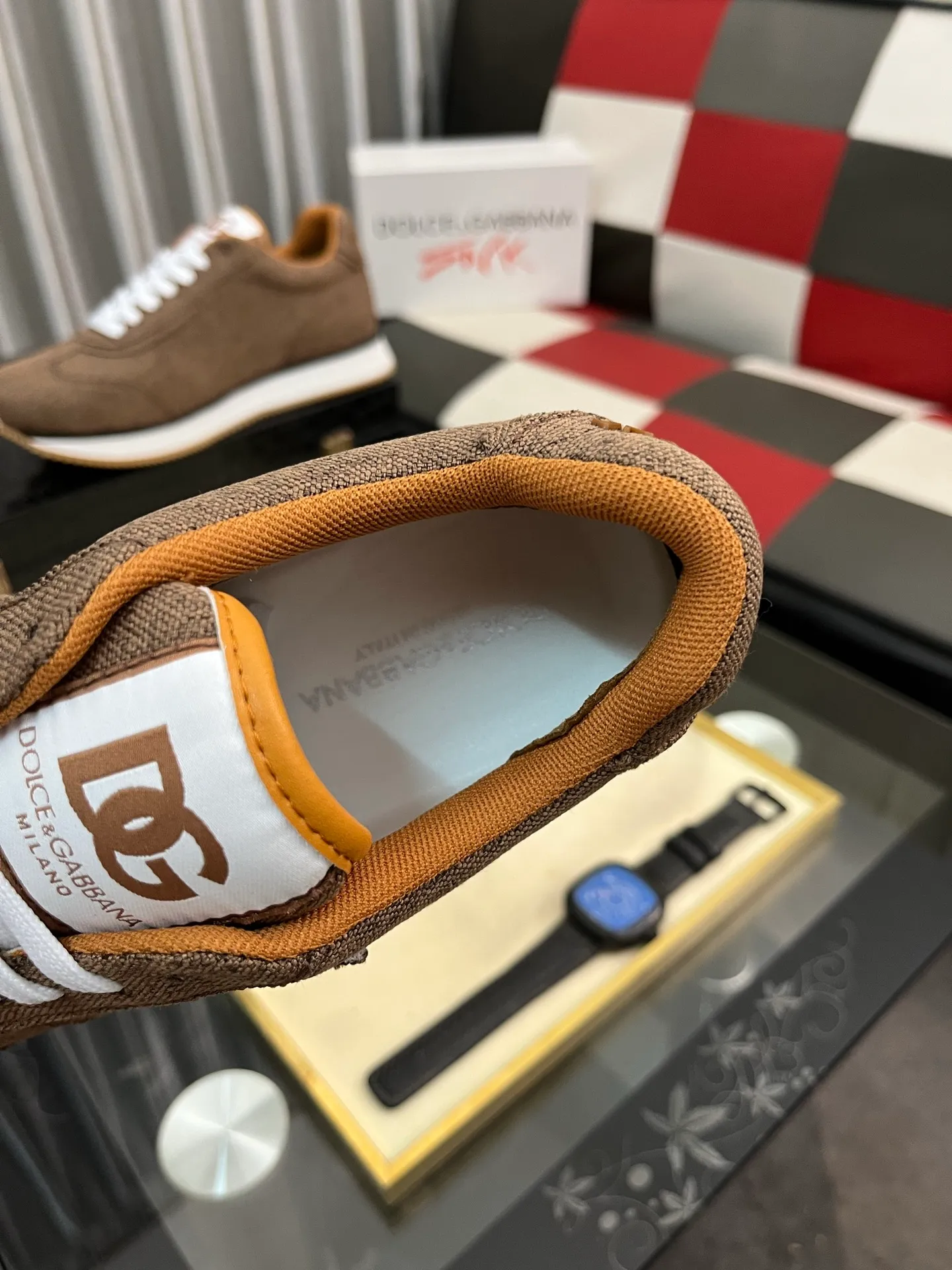 Men's shoes 💰458⌚️⌚️DG's latest popular casual shoes 🔥🔥, the tongue has the brand's iconic details, and the combination of silk cowhide and cow suede enhances the style. Fashionable and versatile, it can complement any look. Create an exquisite design with unique dynamic vitality and modern atmosphere, showing modern elegance. Size: 36-464️⃣colors available